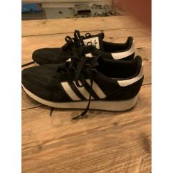 Te koop Adidas sneakers maat 43