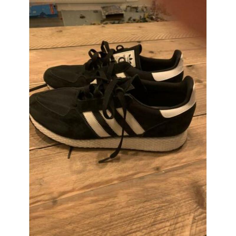 Te koop Adidas sneakers maat 43