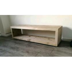 Tv-meubel balken steigerhout met staal