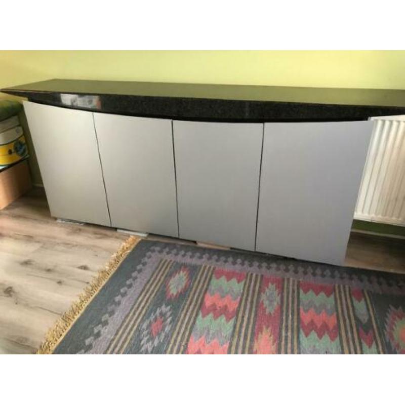 Dressoir - lage kast - met marmeren plaat
