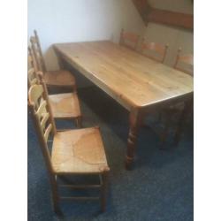 Oud grenen eettafel met 6 beuken Hollandse knopstoelen