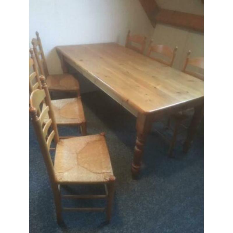 Oud grenen eettafel met 6 beuken Hollandse knopstoelen