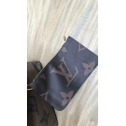 Louis Vuitton neverfull bag Logo MM