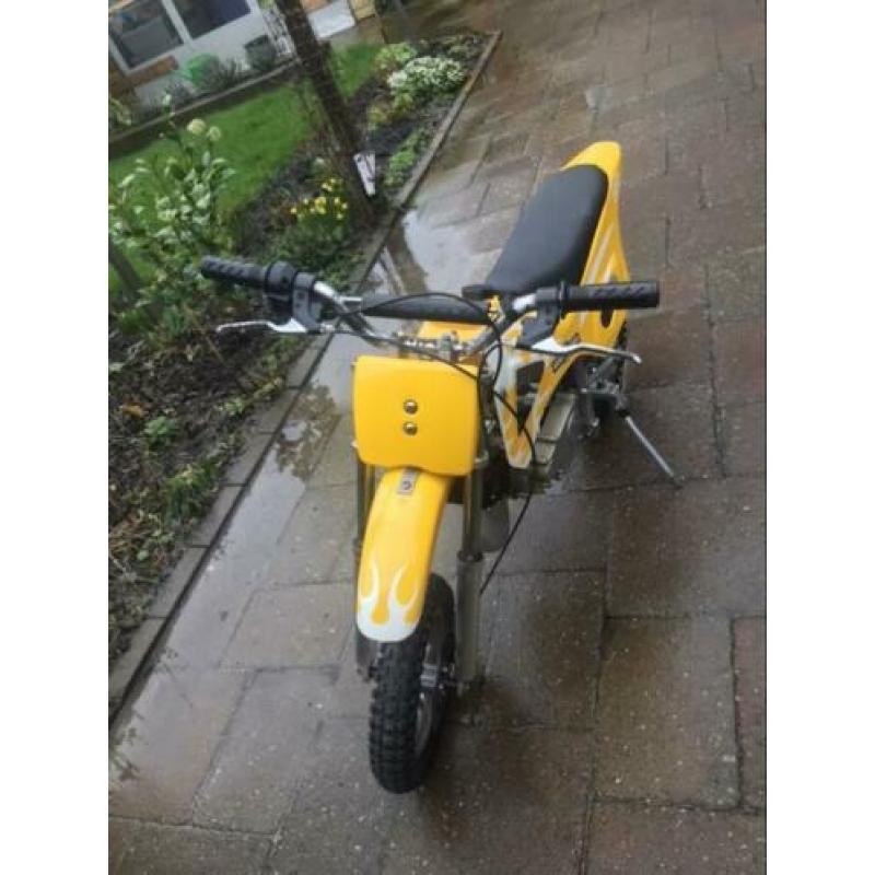 Twee minibike’s ,,Gereserveerd “
