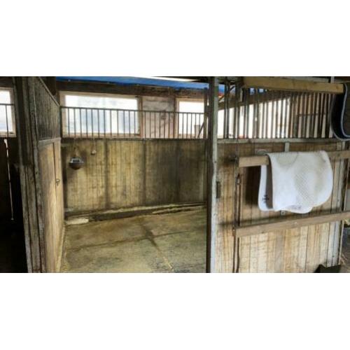 Paardenstal / wanden / stalling