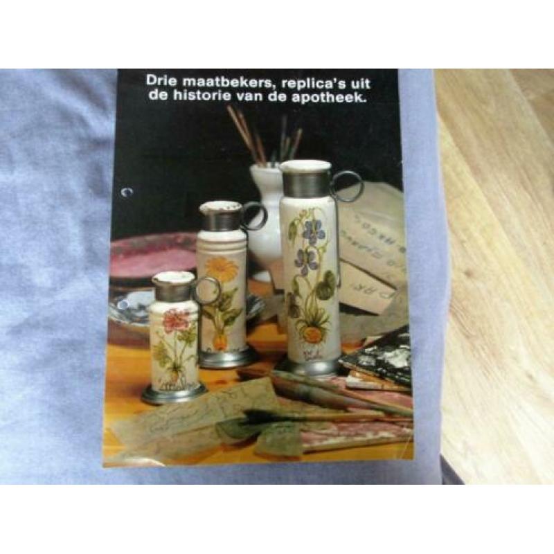 3 maatbekers, replica's uit de historie van de apotheek