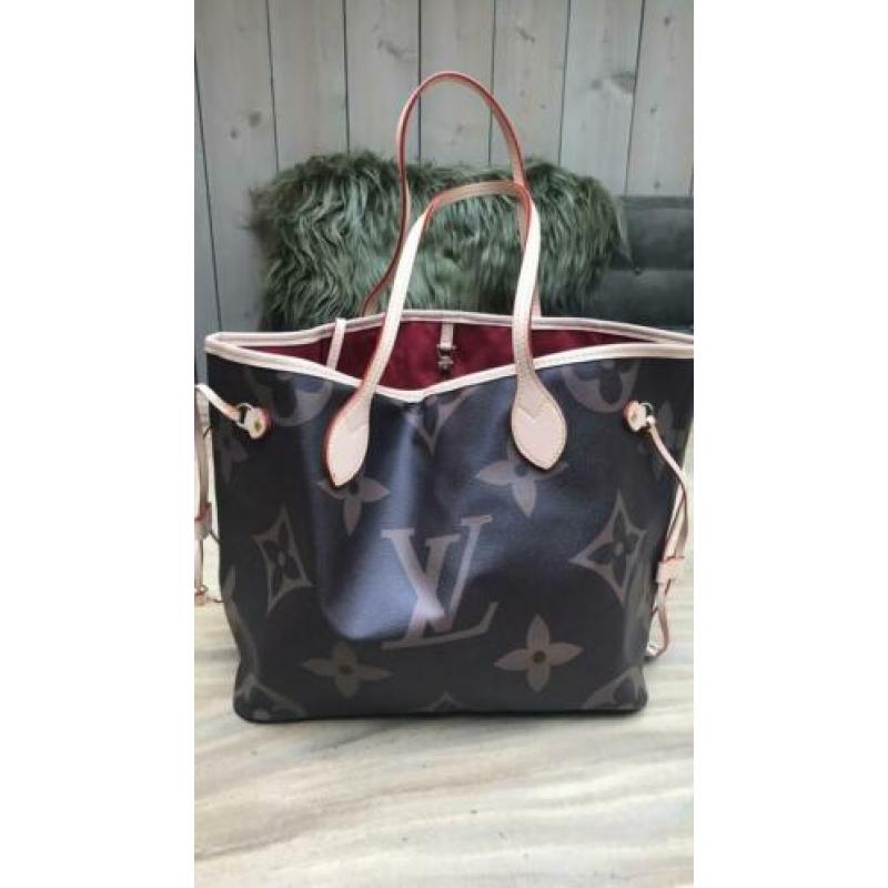 Louis Vuitton neverfull bag Logo MM