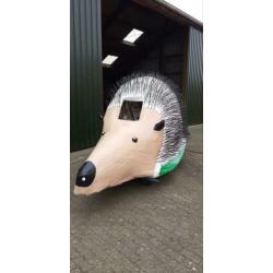 Opbouw carnavalswagen /zitmaaier