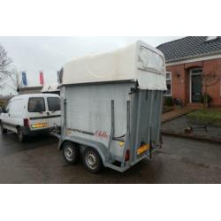 Bij Eemsned een gebruikte Hotra paardentrailer (bj 2001)