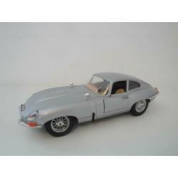 Schaalmodel - jaguar e coupé 1961 - schaal 1.18