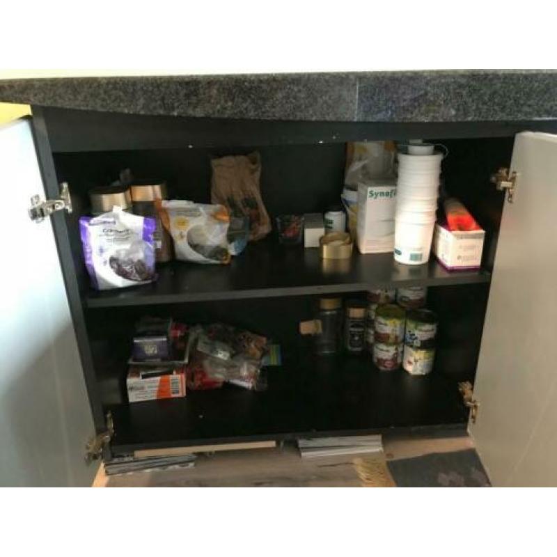 Dressoir - lage kast - met marmeren plaat