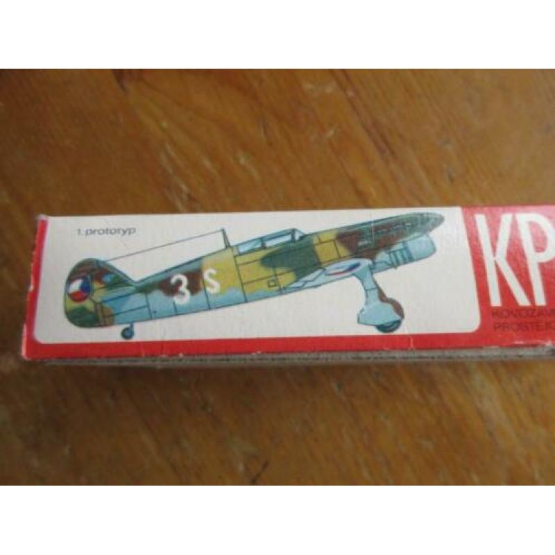 AVIA B.35 KP Model 1:72 Nieuw
