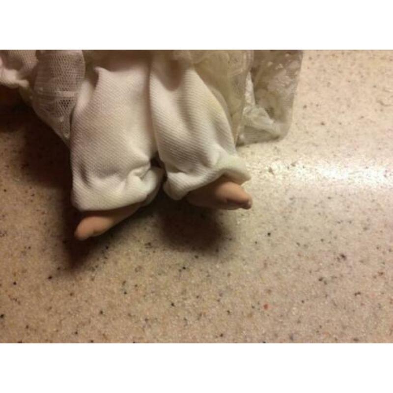popje met porselein hoofdje, handjes, voetjes