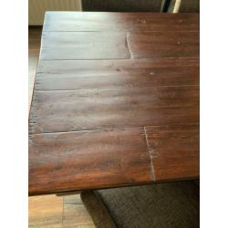 Koloniale zware eettafel