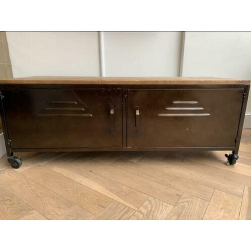 Stalen locker tv meubel