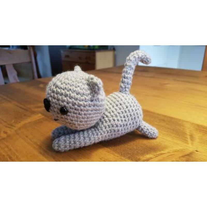 Gehaakte knuffel - poesje (lichtgrijs)