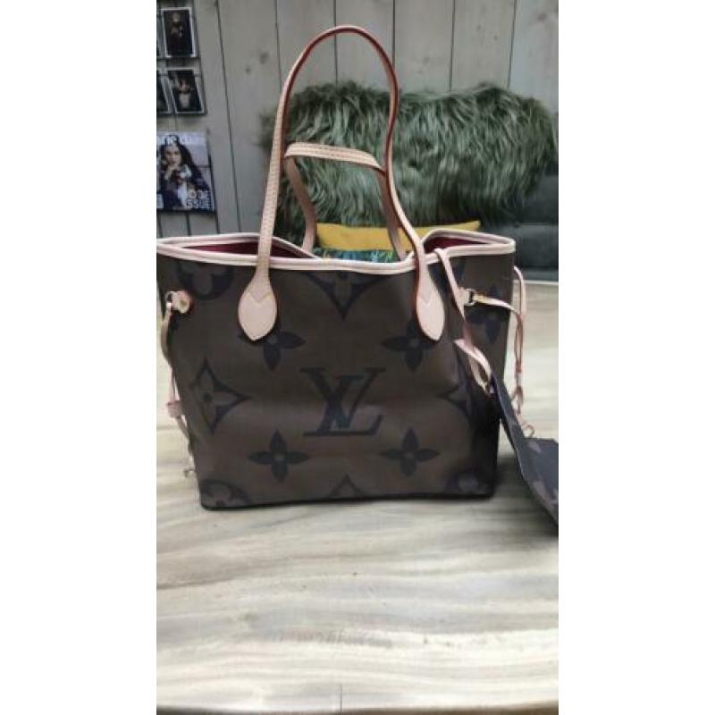 Louis Vuitton neverfull bag Logo MM