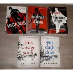 Verschillende VE Schwab paperbacks Engelstalig