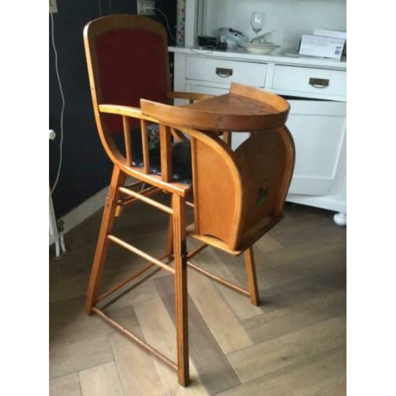 Antieke kinderstoel vintage