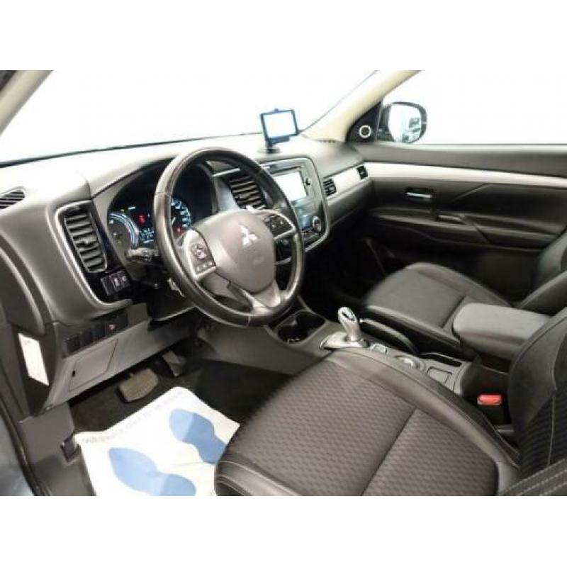 Mitsubishi Outlander 2.0 PHEV INTENSE + 4WD AUT, Hleer, Navi