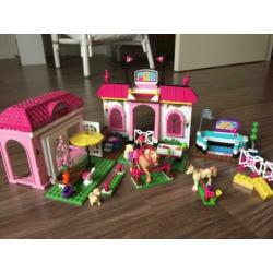 Barbie megabloks, paarden manege