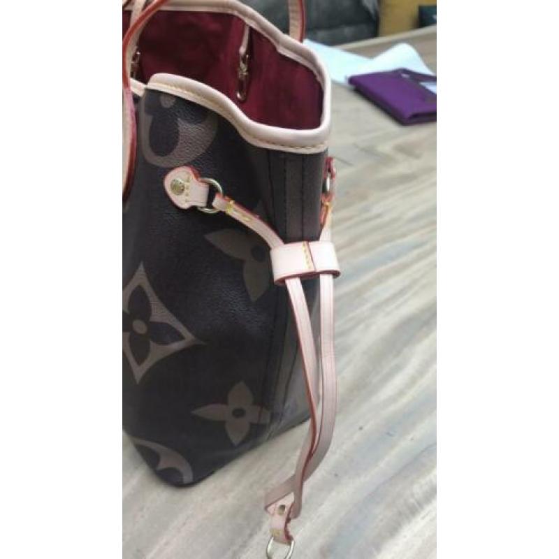 Louis Vuitton neverfull bag Logo MM