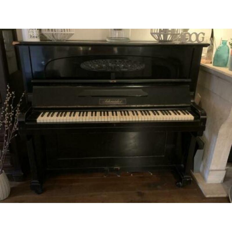 Zwarte Schneider antiek ogende piano