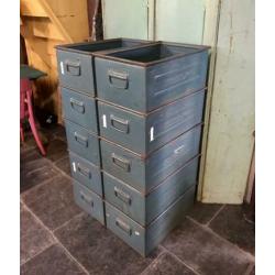 Vintage industriële metalen Schäfer stapelbakken