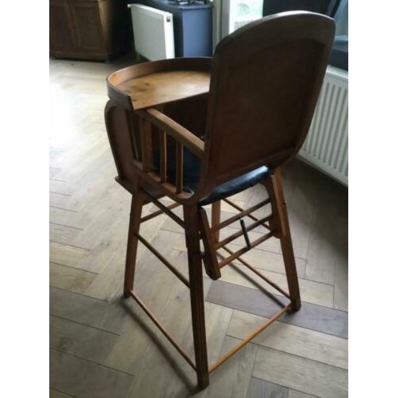Antieke kinderstoel vintage