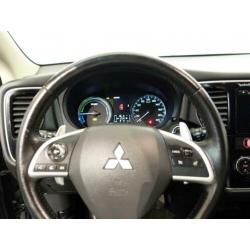Mitsubishi Outlander 2.0 PHEV INTENSE + 4WD AUT, Hleer, Navi