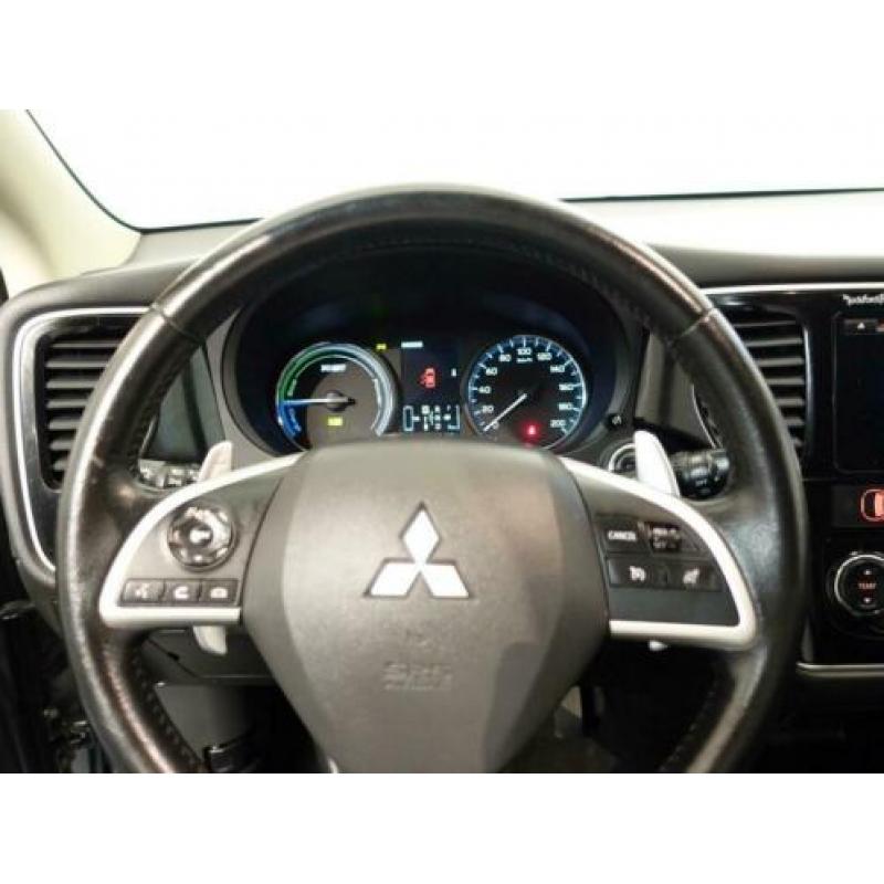 Mitsubishi Outlander 2.0 PHEV INTENSE + 4WD AUT, Hleer, Navi
