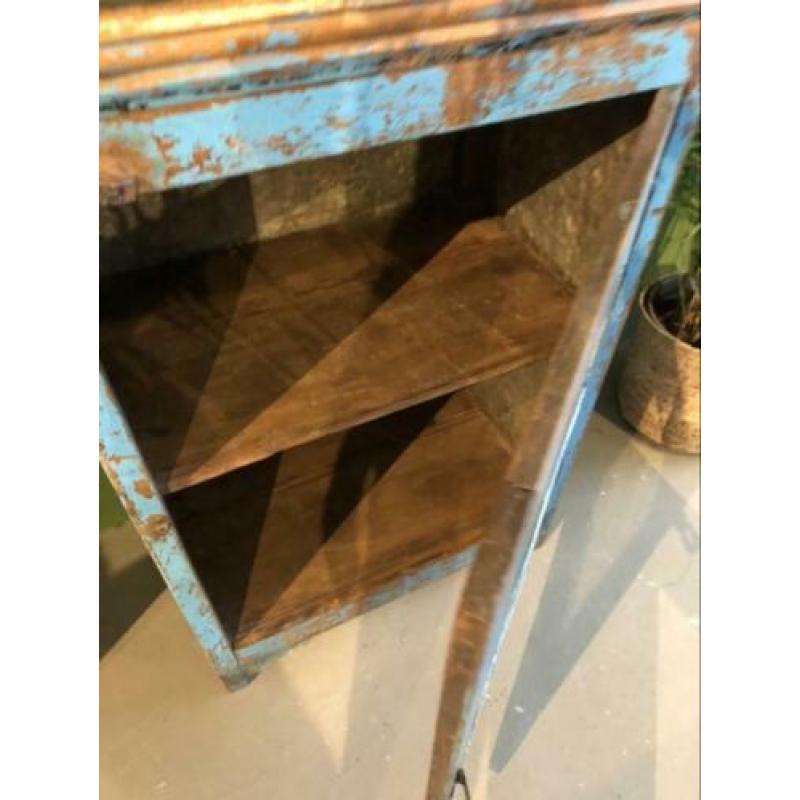 Mooie oude houten kast