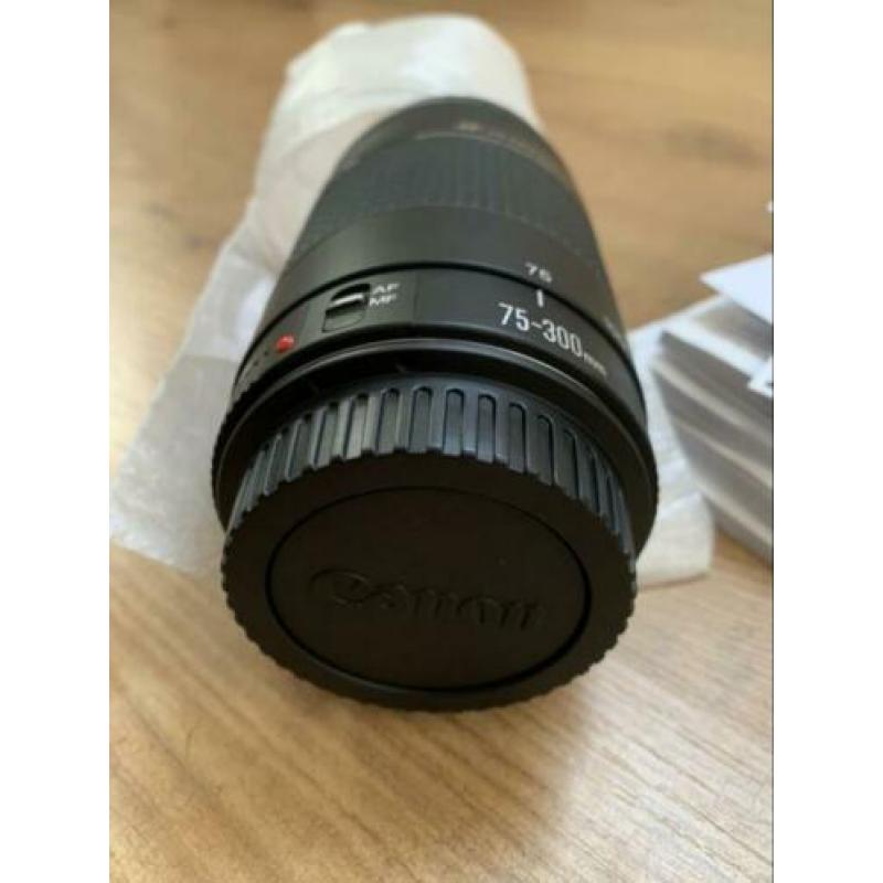 CANON lens EF 75-300MM F/4-5.6 - NIEUW IN DOOS! Ongebruikt.