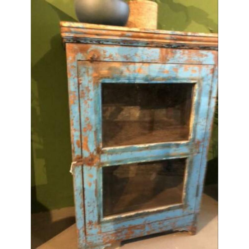 Mooie oude houten kast