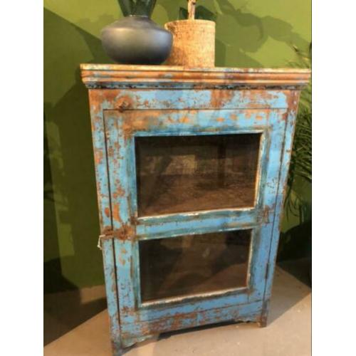 Mooie oude houten kast