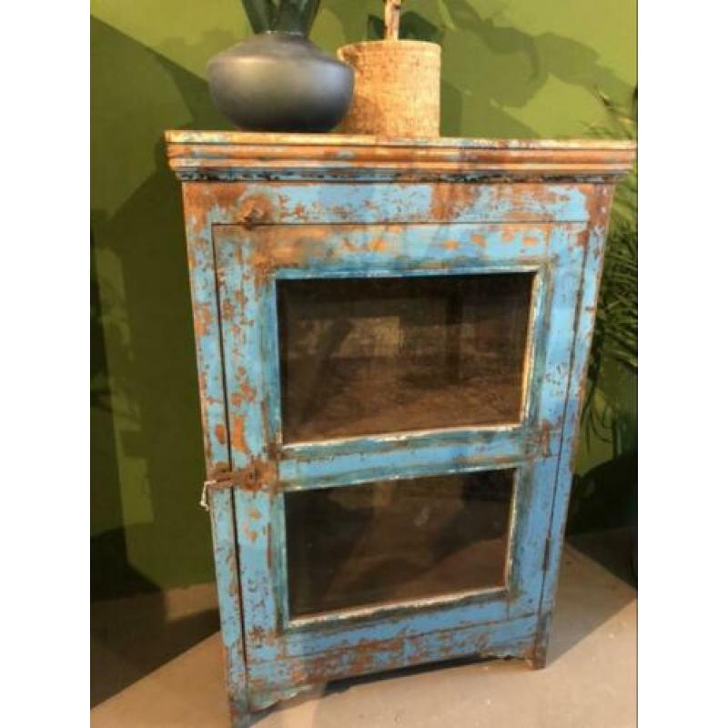 Mooie oude houten kast