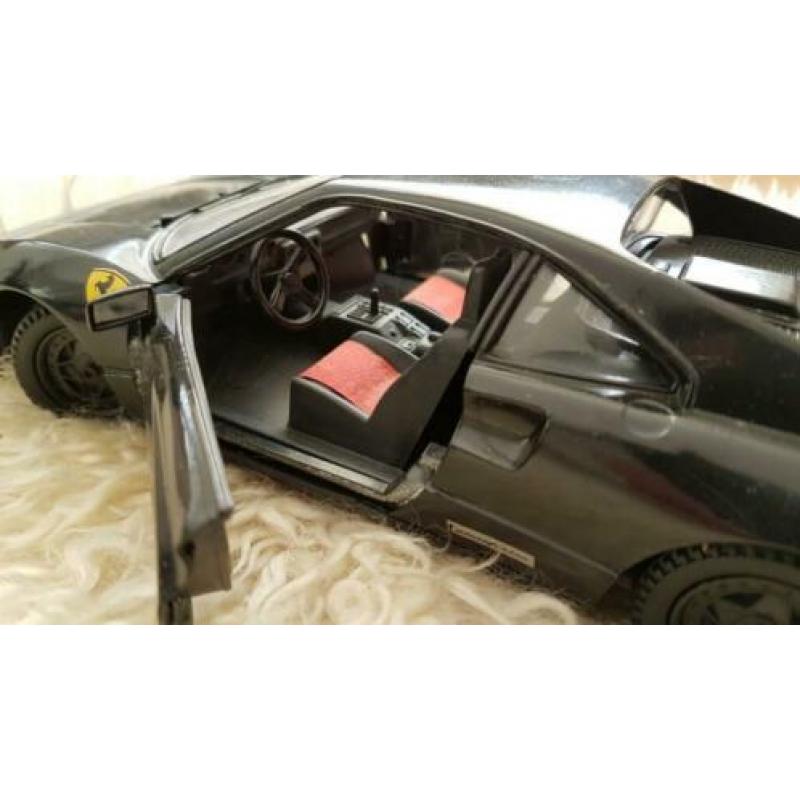 Ferrari 1:16 zwart