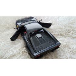 Ferrari 1:16 zwart