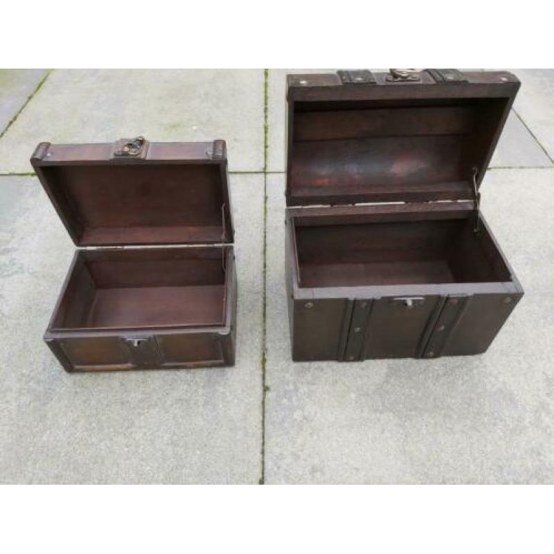 5 leuke houten doosjes ( 2 ronde, 2 koffermodel, 1 bewerkt)