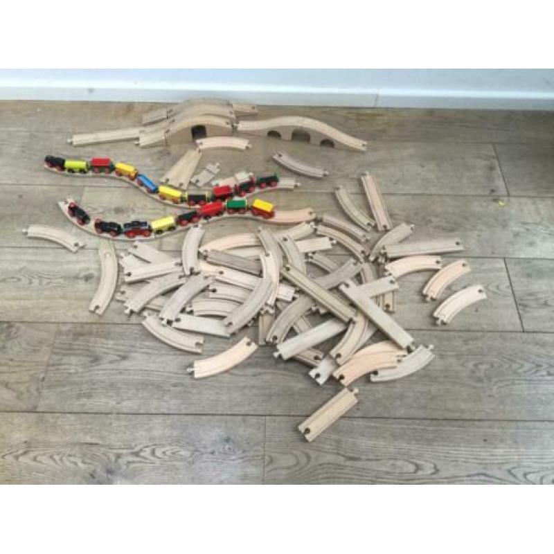 Houten treintjes met rails