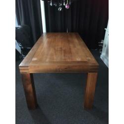 Massief houten eettafel walnoten geolied