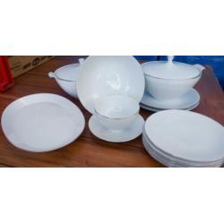 Vintage Percelein servies met zilveren rand 12 delig