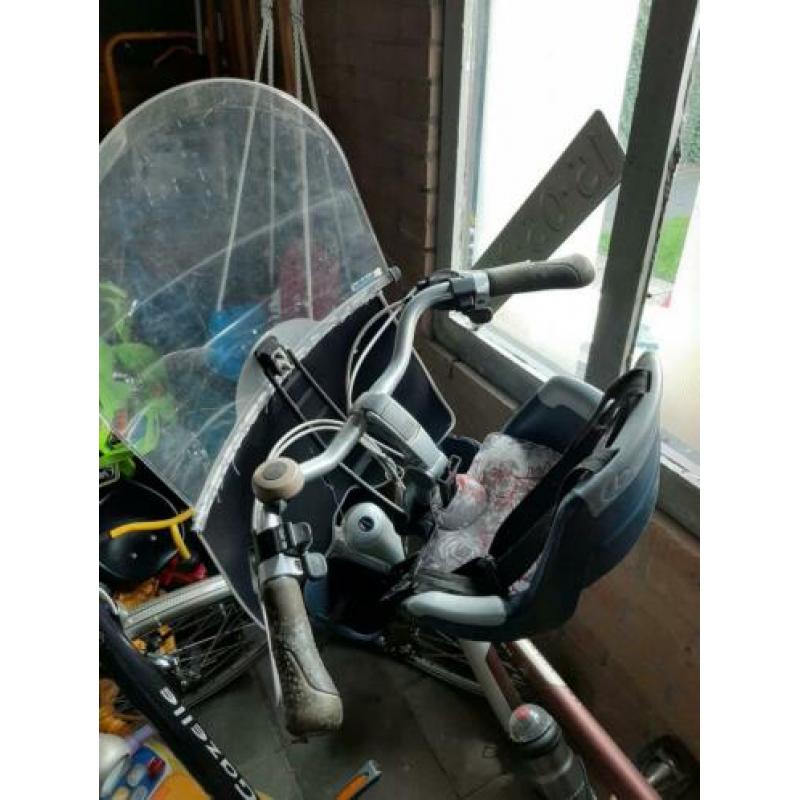Kinderzitje voor aan het stuur met windscherm
