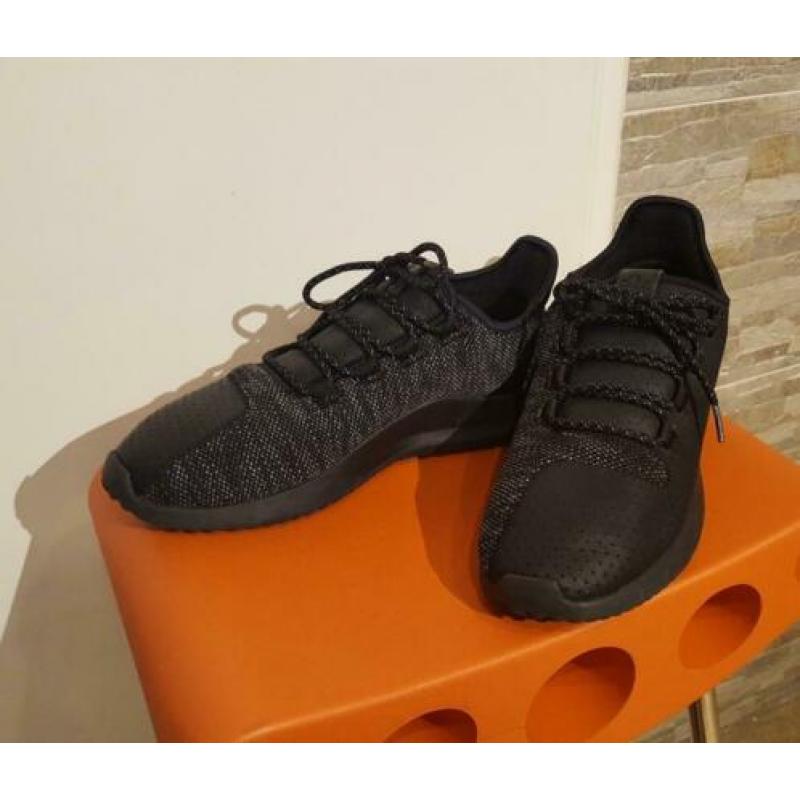 Adidas Tubular 44 2/3 met leer, maat 44 en 2/3.