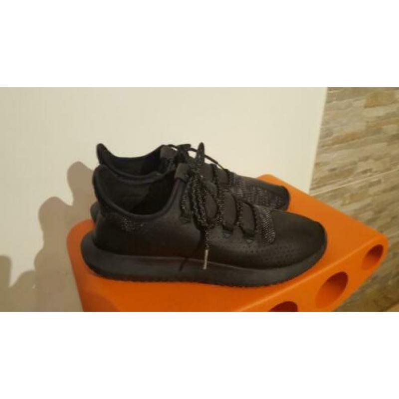 Adidas Tubular 44 2/3 met leer, maat 44 en 2/3.