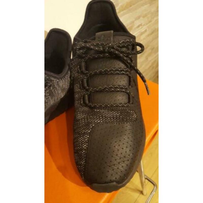Adidas Tubular 44 2/3 met leer, maat 44 en 2/3.