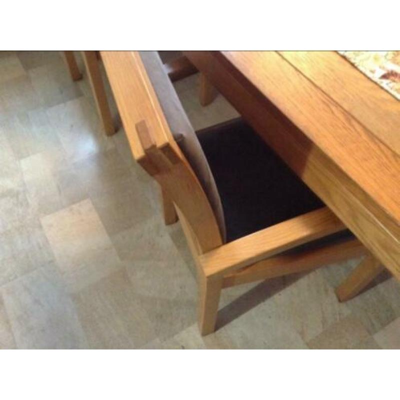 Grote zware eethoek, met 6 stoelen . Prijs verlaagd €75,