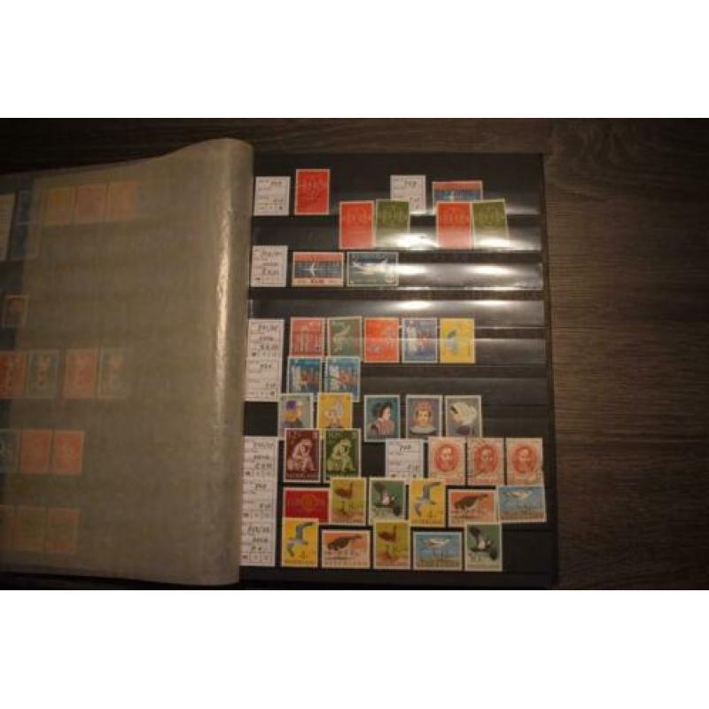 5) Stockboek met postfris en gestempeld Nederland vanaf 695