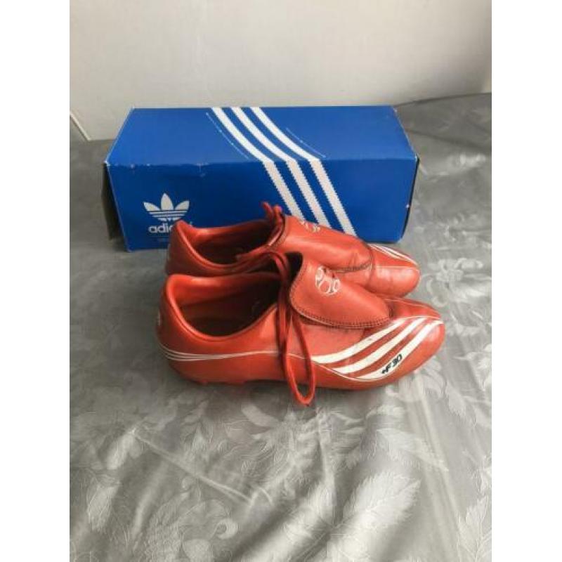 Rode Adidas F30 voetbalschoenen