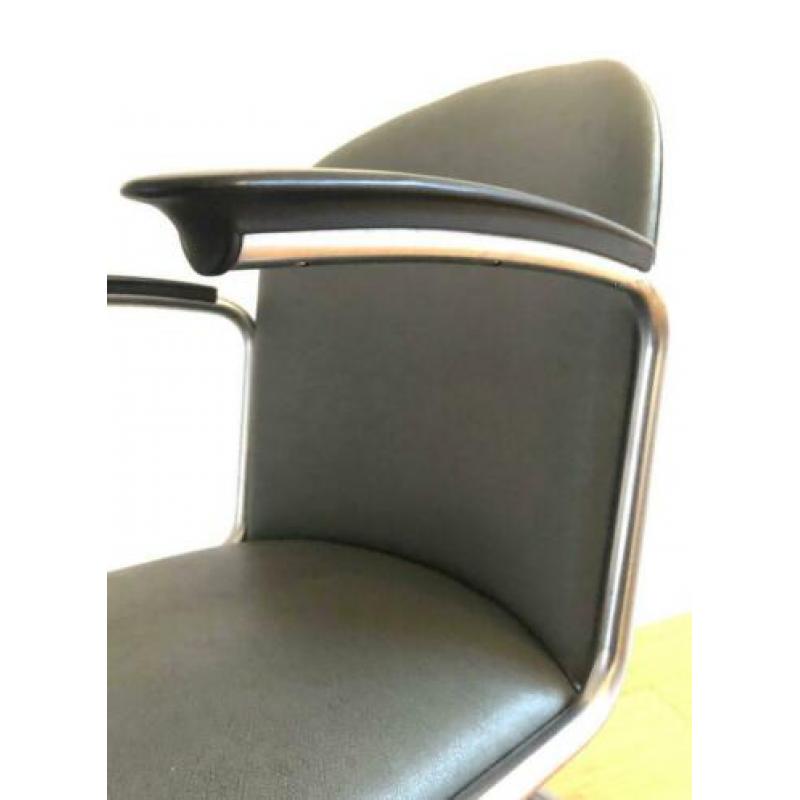 Twee Gispen stoelen 413 lounge